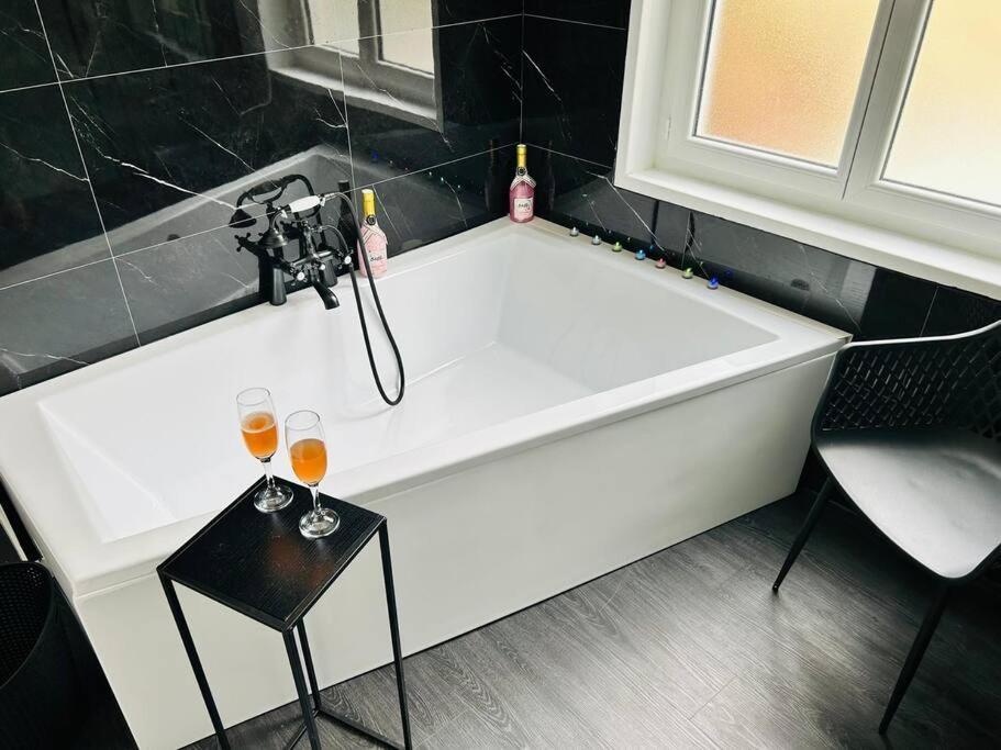 Love Room « L'Etreinte Doree » Illiers-Combray Екстериор снимка