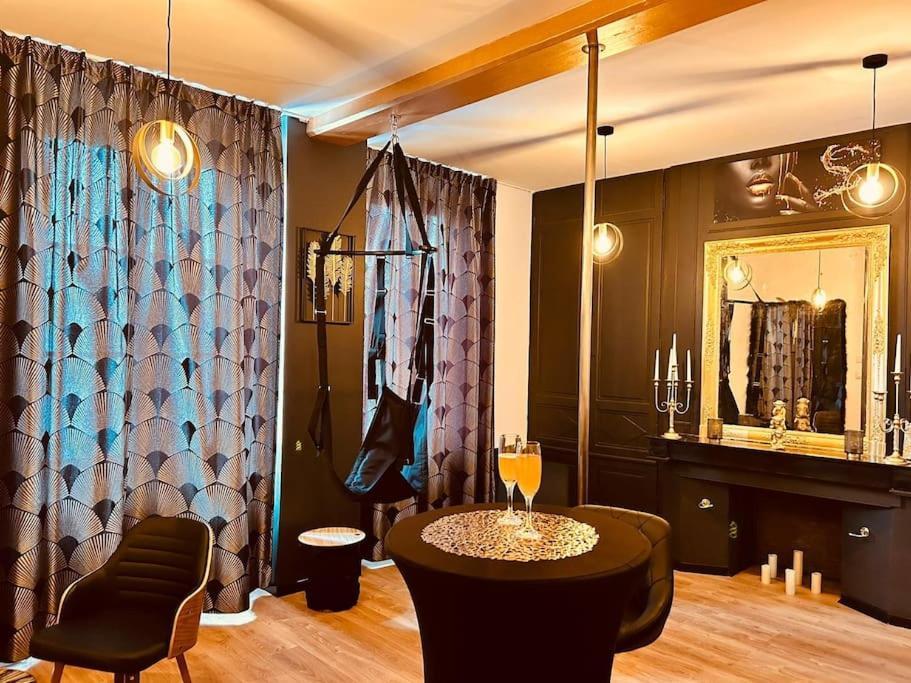 Love Room « L'Etreinte Doree » Illiers-Combray Екстериор снимка
