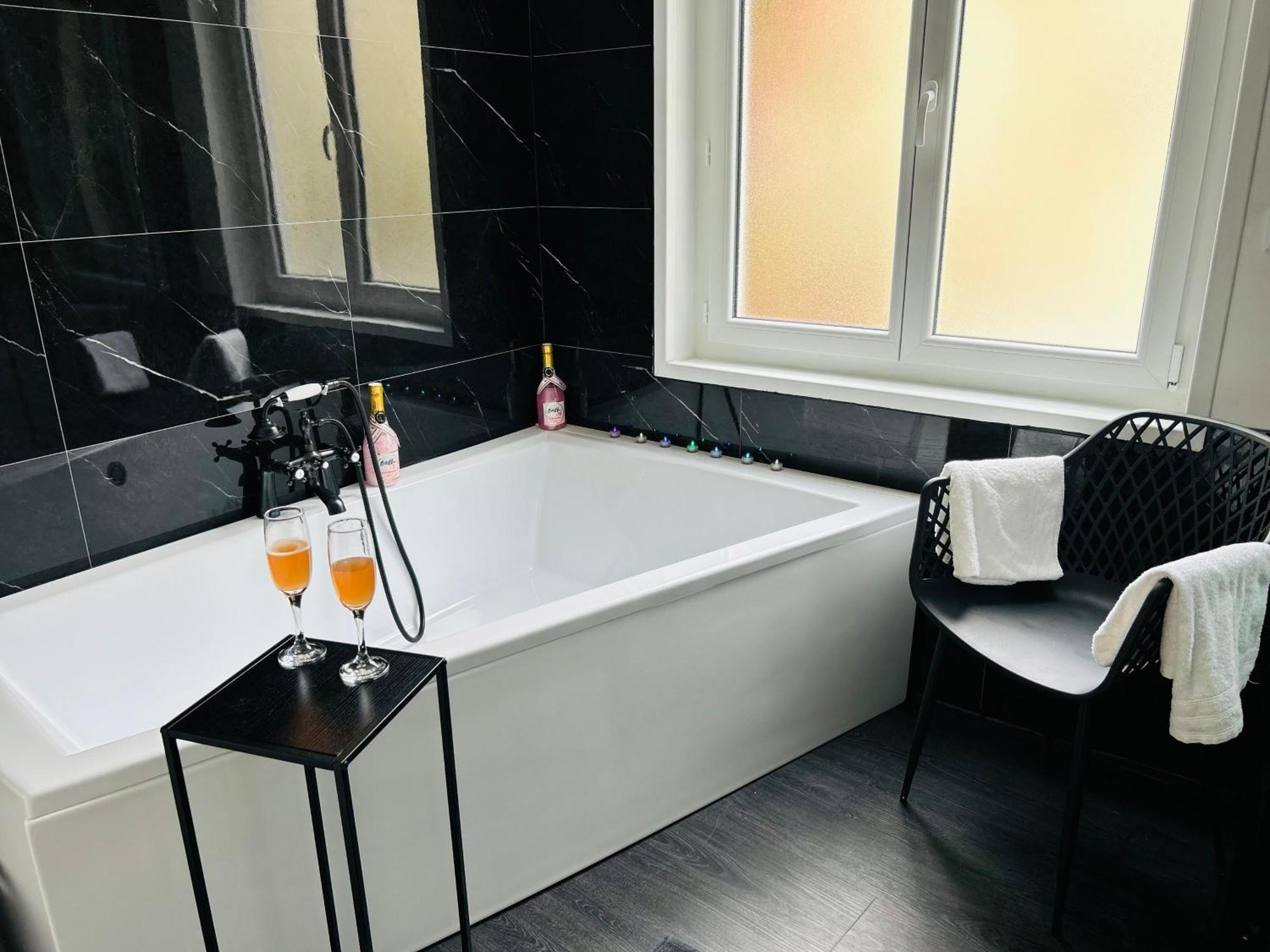 Love Room « L'Etreinte Doree » Illiers-Combray Екстериор снимка